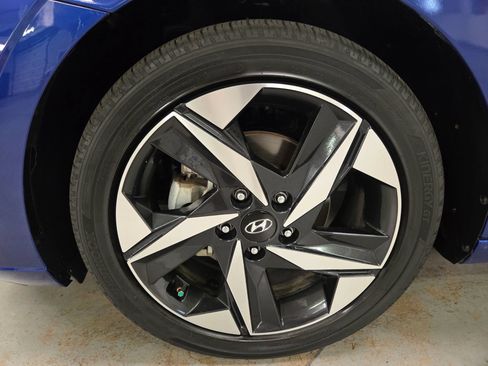 Used 2023 Hyundai Elantra Limited FWD image 13