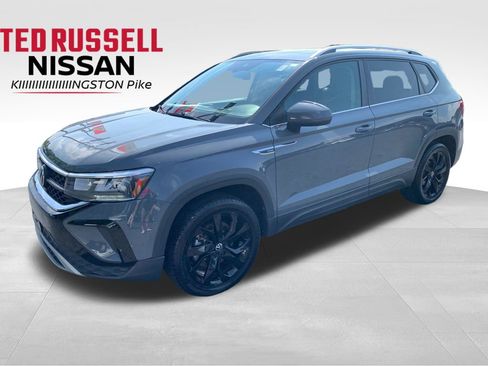Used 2022 Volkswagen Taos SE w/ Panoramic Sunroof Package AWD/4WD image 1