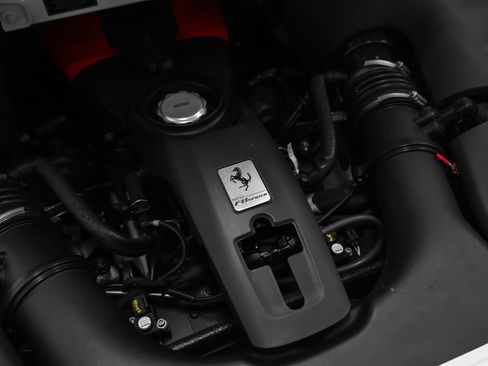 Certified 2022 Ferrari F8 Tributo RWD image 37