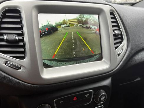 Used 2021 Jeep Compass Latitude AWD/4WD image 17
