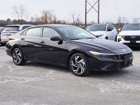 Used 2025 Hyundai Elantra SEL image 7
