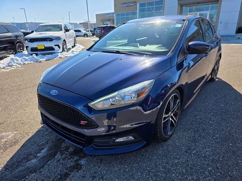 Used 2016 Ford Focus ST image 2
