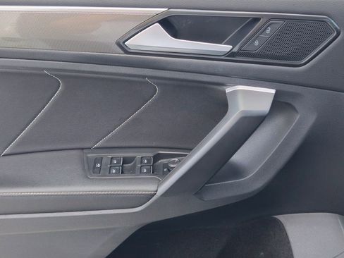 Used 2023 Volkswagen Tiguan SE R-Line image 26