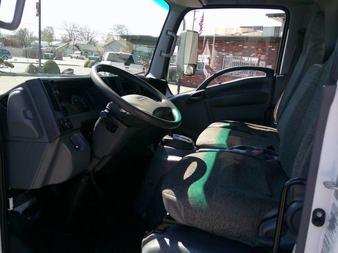 Used 2021 Isuzu NPR RWD image 14