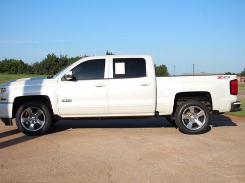 Used 2018 Chevrolet Silverado 1500 LT w/ Texas Edition AWD/4WD image 6