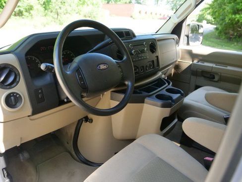 Used 2014 Ford E-350 and Econoline 350 XLT RWD image 2