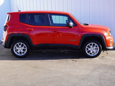 Used 2023 Jeep Renegade Latitude image 2