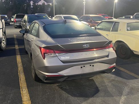Used 2023 Hyundai Elantra SEL w/ Cargo Package image 7