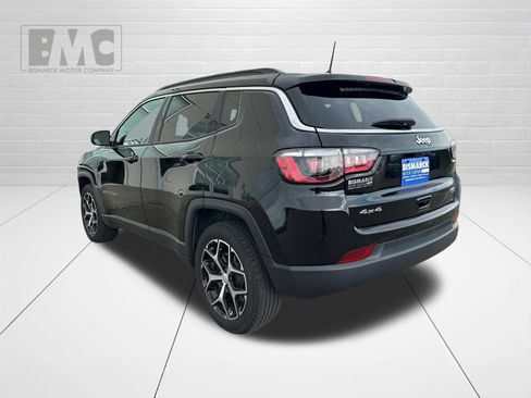 Used 2024 Jeep Compass Latitude AWD/4WD image 4
