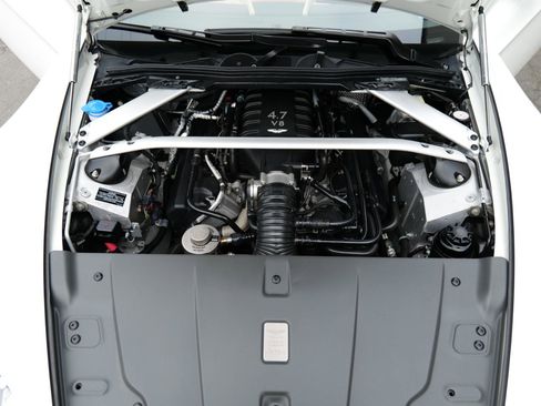 Used 2015 Aston Martin V8 Vantage S image 43