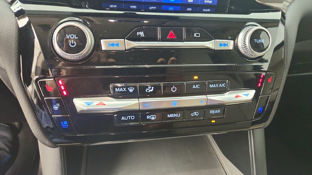 Used 2022 Ford Explorer Limited w/ Limited Technology Package RWD image 21