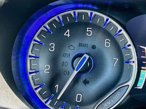 Used 2023 Chrysler Pacifica Touring-L FWD image 41