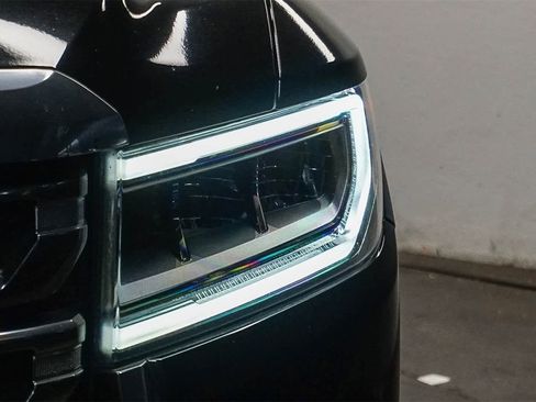 Used 2020 GMC Acadia AT4 image 7