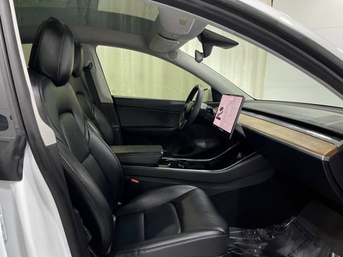 Used 2021 Tesla Model Y Long Range AWD/4WD image 29