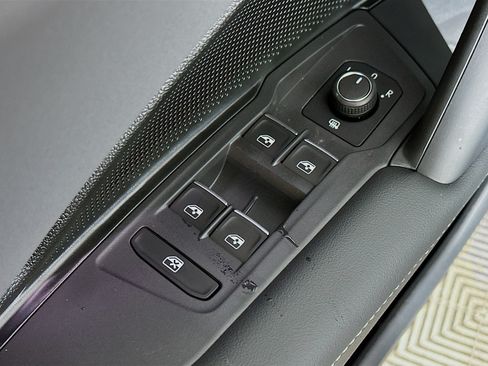 New 2026 Volkswagen Tiguan SE R-Line AWD/4WD image 17