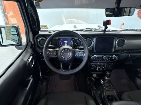 Used 2023 Jeep Wrangler Unlimited w/ Cold Weather Group AWD/4WD image 43