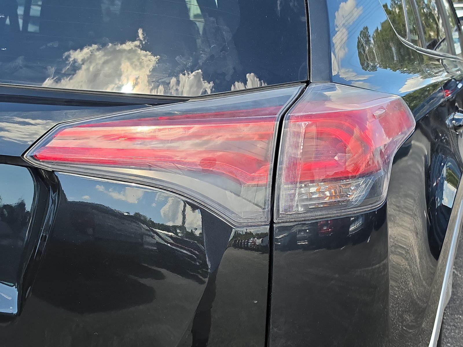 Used 2016 Toyota RAV4 SE w/ Advanced Technology Package AWD/4WD image 8