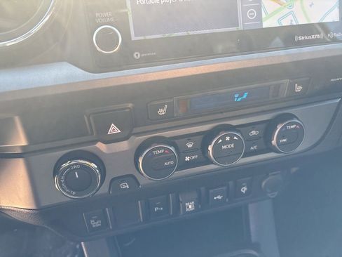 Used 2022 Toyota Tacoma TRD Off-Road w/ TRD Premium Off Road Package image 18