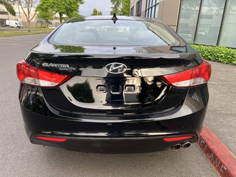 Used 2013 Hyundai Elantra FWD image 4