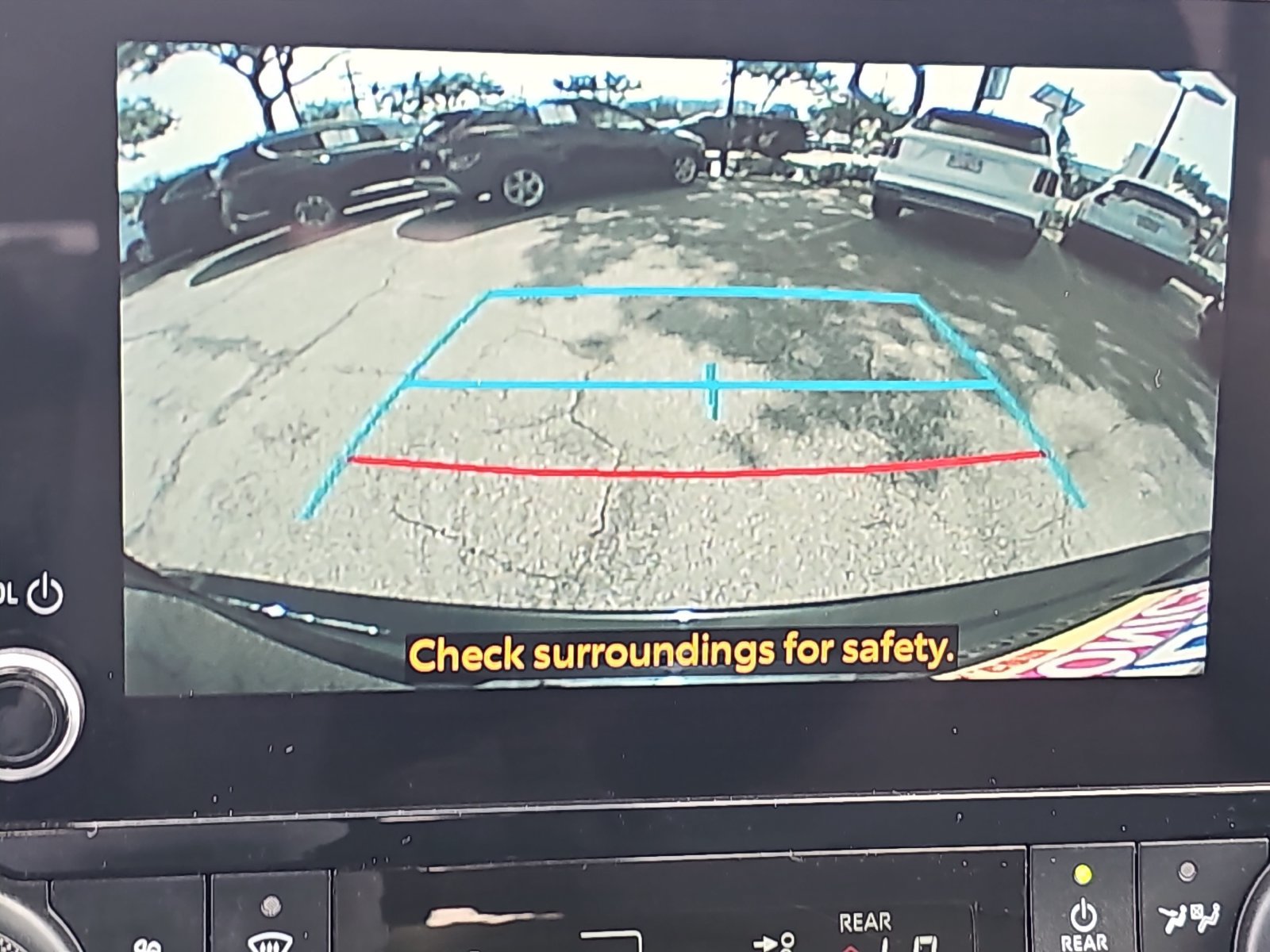 Used 2023 Toyota Highlander L FWD image 24
