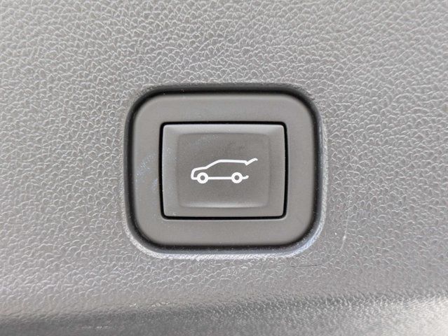 Used 2025 Chevrolet Traverse LT FWD image 13