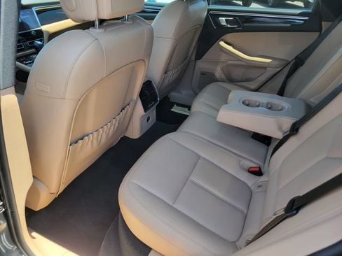 Used 2023 Porsche Macan AWD/4WD image 18