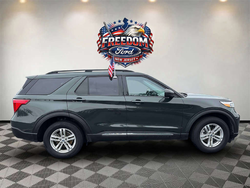 Used 2023 Ford Explorer XLT w/ Equipment Group 202A AWD/4WD image 4