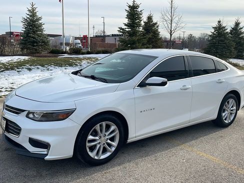 Used 2018 Chevrolet Malibu LT image 2