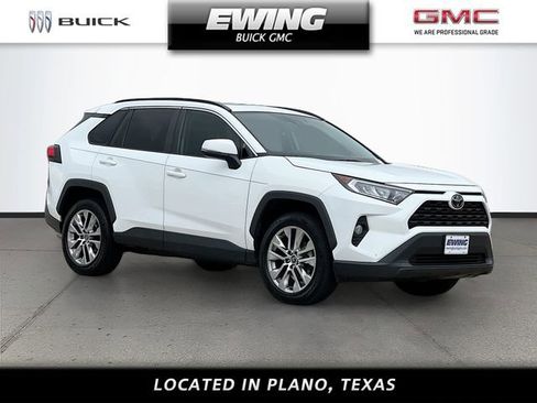 Used 2020 Toyota RAV4 XLE Premium image 1