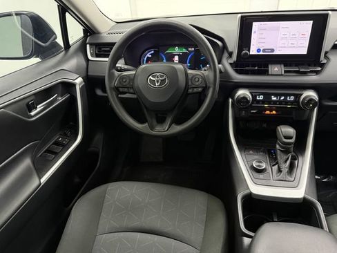 Used 2025 Toyota RAV4 XLE AWD/4WD image 31