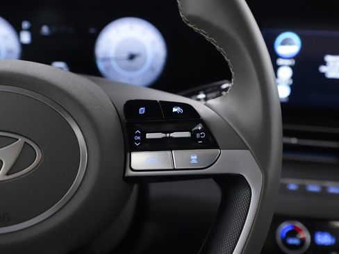 Used 2025 Hyundai Elantra SEL image 26