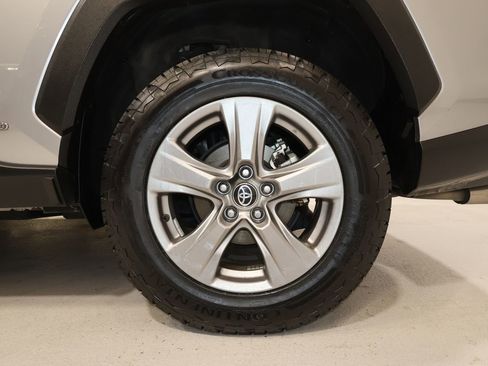 Used 2025 Toyota RAV4 XLE image 32