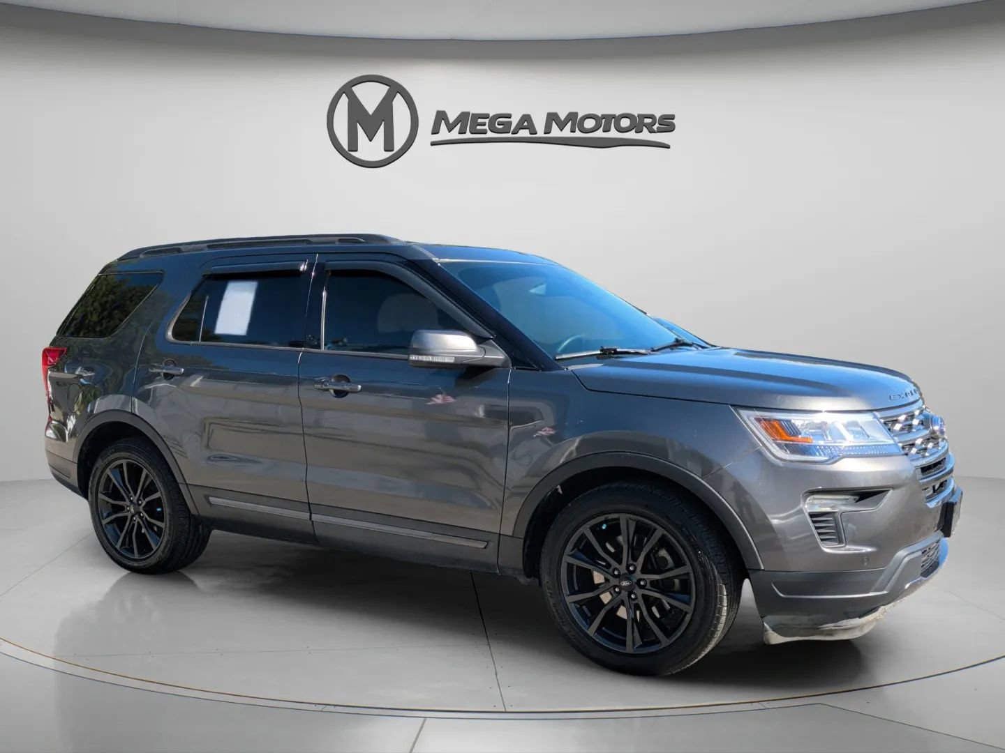 Used 2019 Ford Explorer XLT w/ Equipment Group 202A FWD image 10
