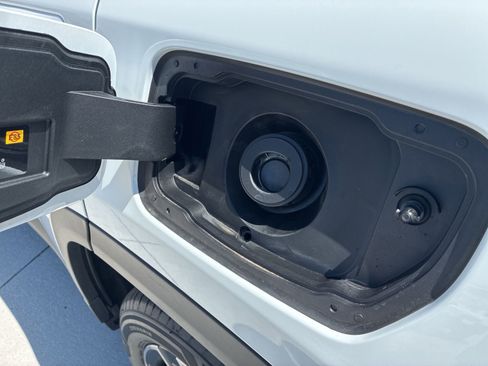 New 2026 Jeep Cherokee Limited AWD/4WD image 17