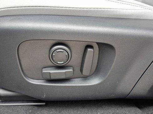 Certified 2026 Land Rover Range Rover Evoque S image 4