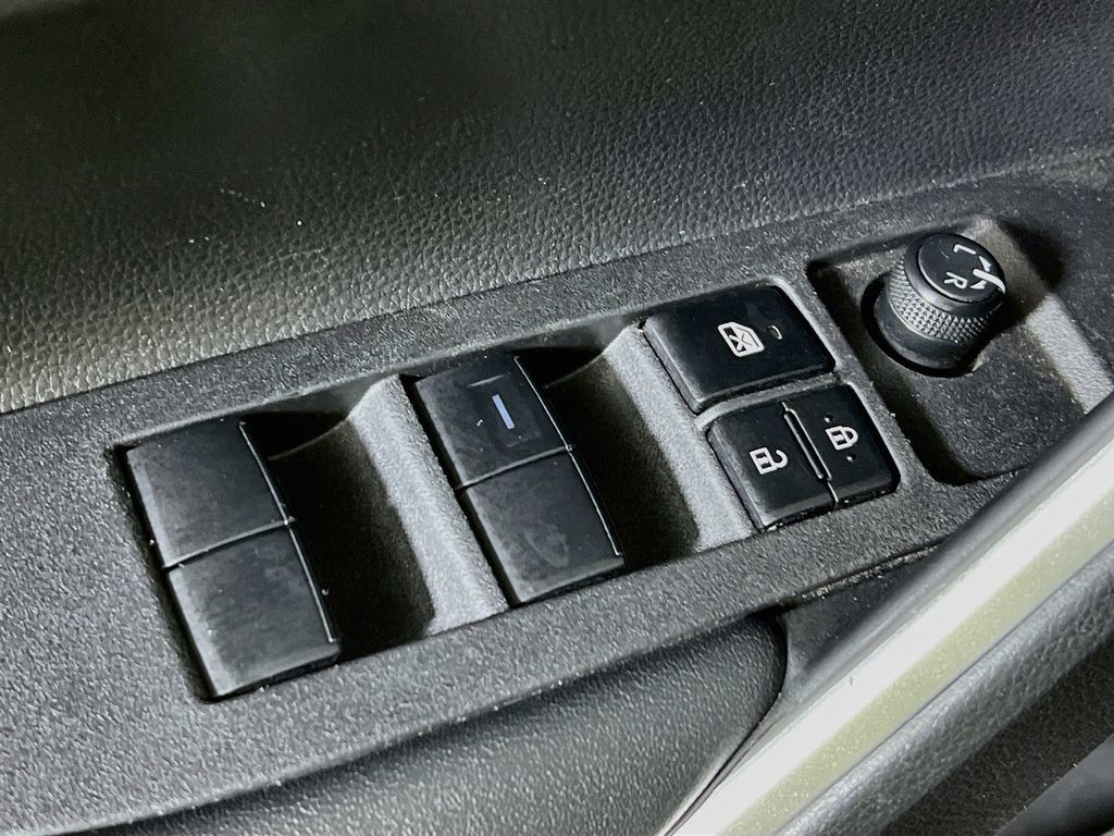 Certified 2025 Toyota Corolla Cross LE FWD image 16