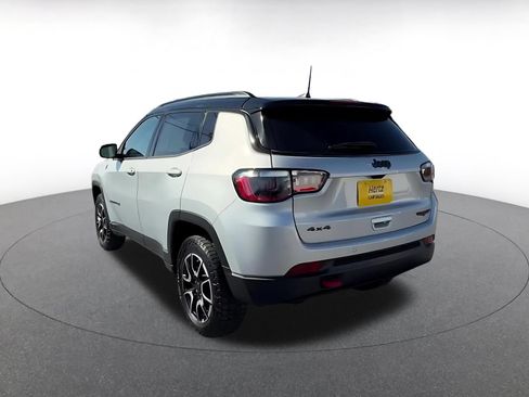 Used 2025 Jeep Compass Trailhawk AWD/4WD image 11