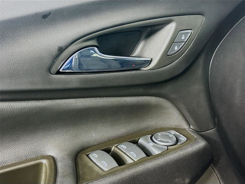 Used 2023 Chevrolet Equinox LT image 18