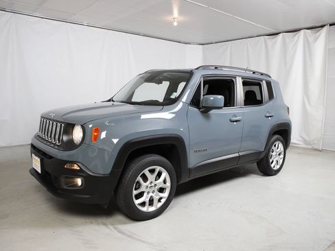 Used 2017 Jeep Renegade Latitude w/ Cold Weather Group AWD/4WD image 20