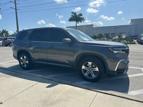 Used 2025 Honda Pilot EX-L image 4