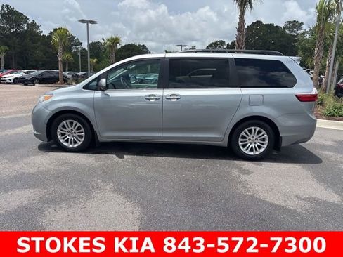 Used 2015 Toyota Sienna XLE Premium FWD image 8