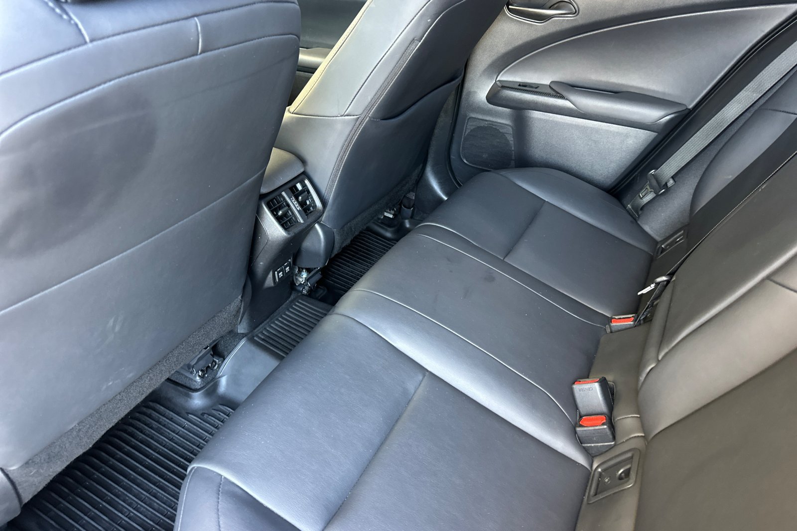 Used 2019 Lexus UX 200 w/ Premium Package FWD image 13