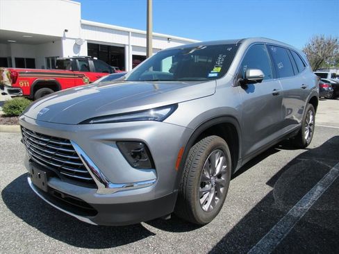 Used 2026 Buick Enclave Preferred image 2