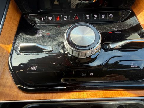 Used 2022 Jeep Grand Wagoneer Series II AWD/4WD image 25