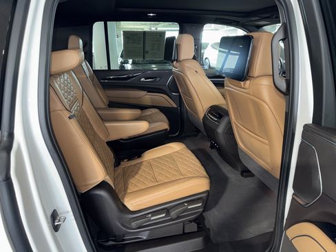 Used 2024 Cadillac Escalade ESV Premium Luxury w/ Performance Package AWD/4WD image 12