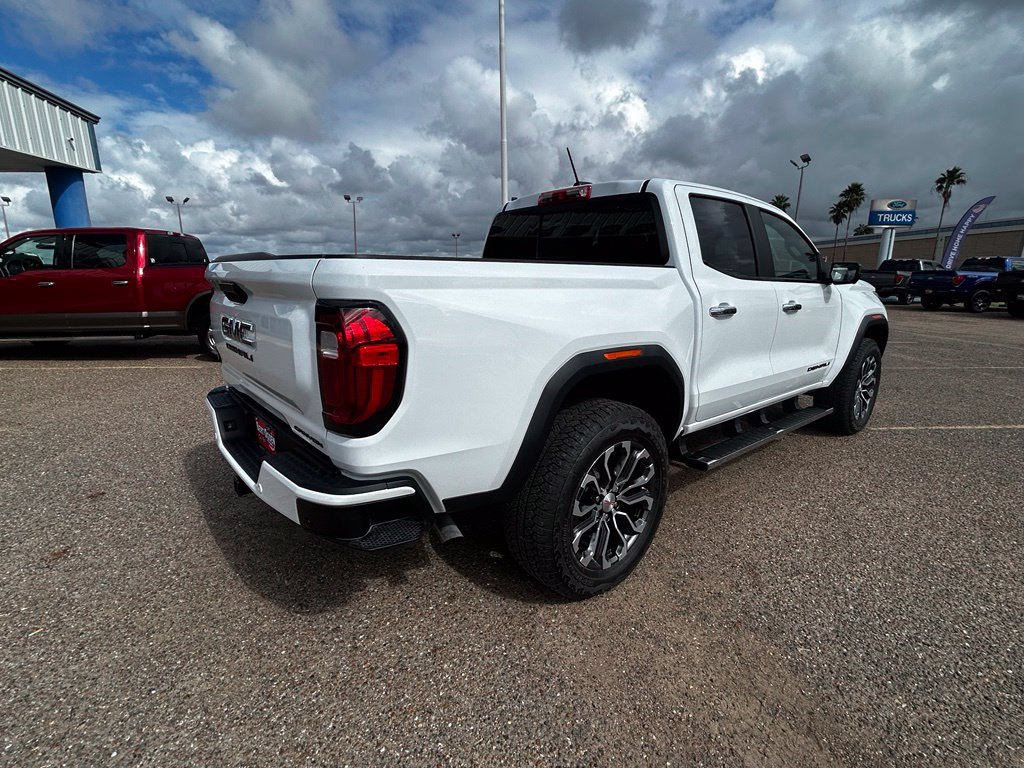 Used 2026 GMC Canyon Denali w/ LPO, Black Badging Package AWD/4WD image 6