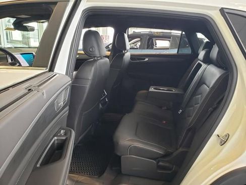 New 2025 Volkswagen Atlas Cross Sport SE FWD image 7