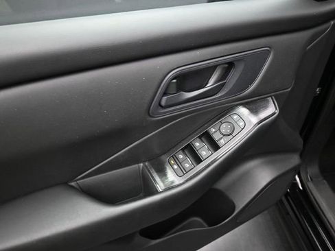 Used 2024 Nissan Rogue S image 20