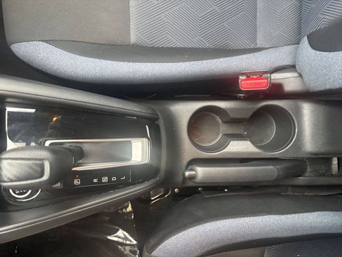 Used 2025 Nissan Versa SV FWD image 40