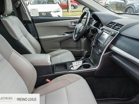 Used 2017 Toyota Camry SE image 12